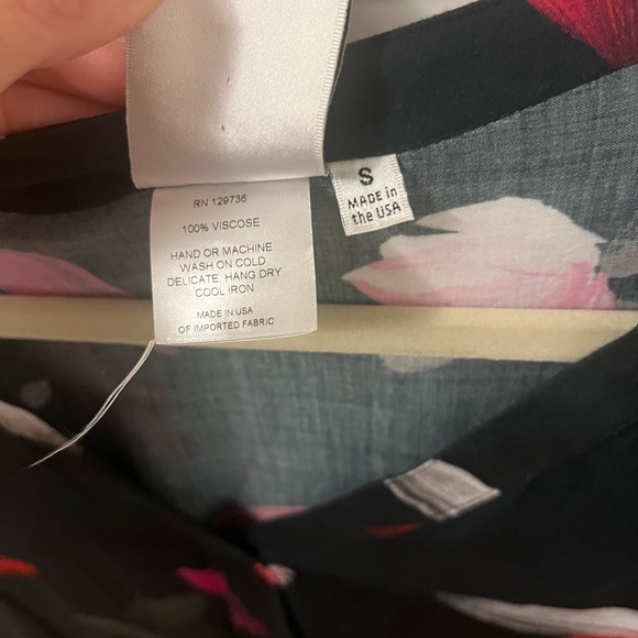 Finley Top. Size Small - Picture 2 of 4